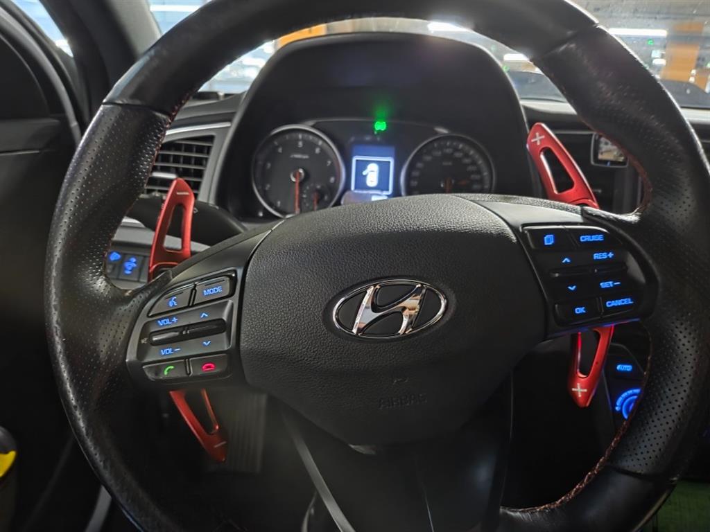 HYUNDAI Avante - Vista 9