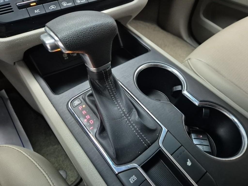 KIA Carnival - Vista 12