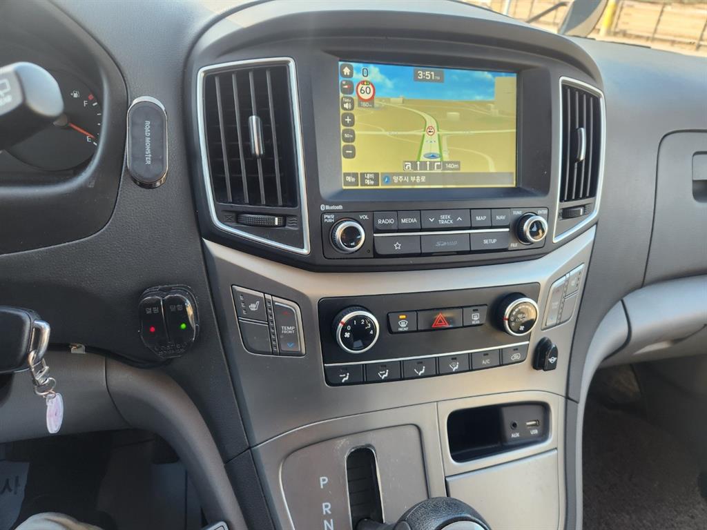 HYUNDAI Starex - Vista 6