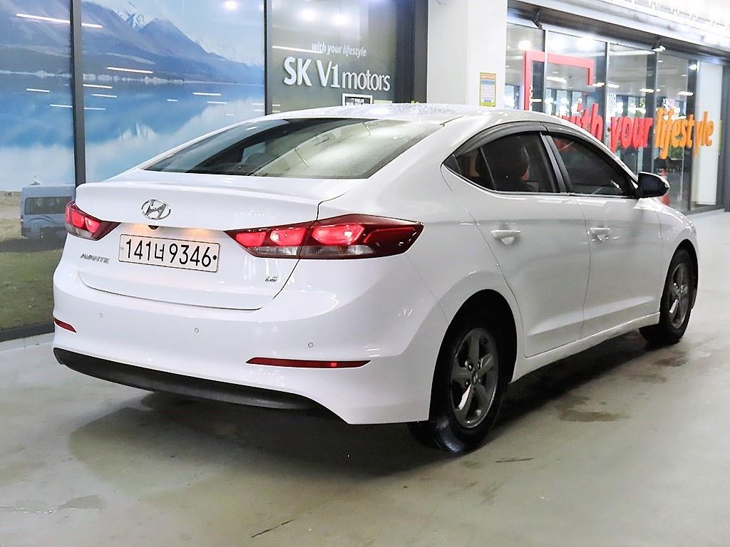 HYUNDAI Avante - Vista 4