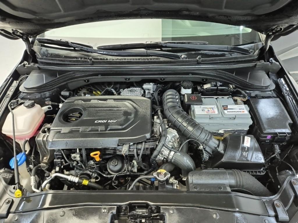 HYUNDAI Avante - Vista 5