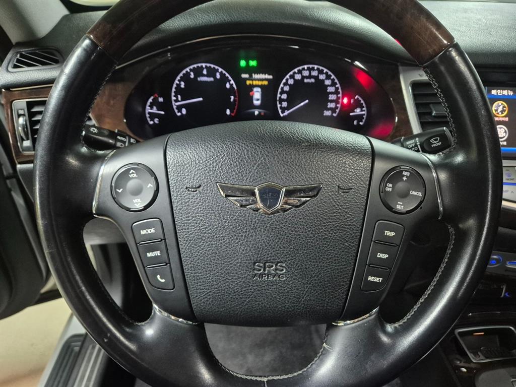 HYUNDAI Genesis - Vista 7