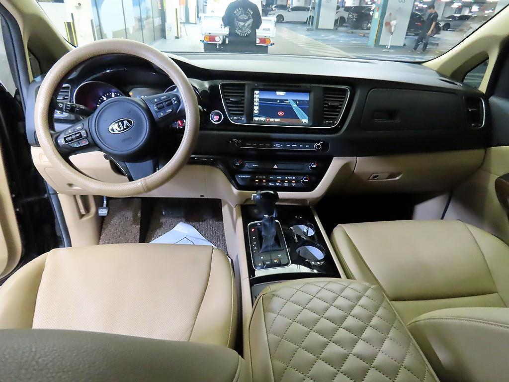 KIA Carnival - Vista 10