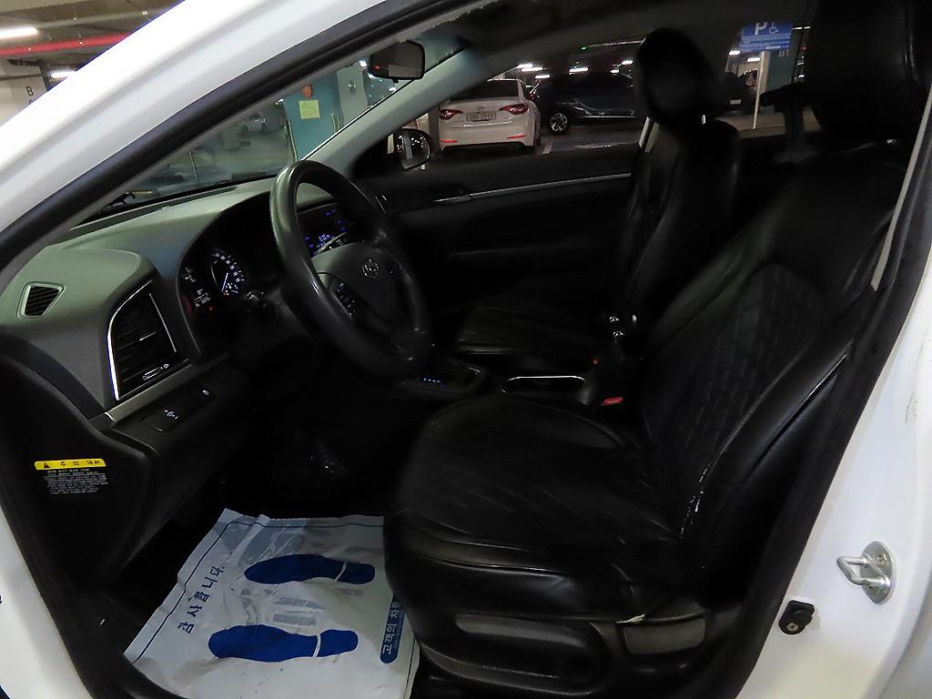 HYUNDAI Avante - Vista 6