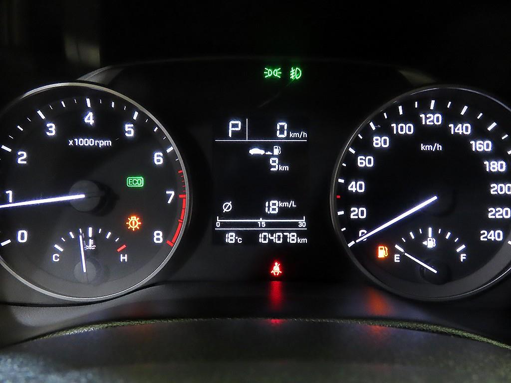 HYUNDAI Avante - Vista 9