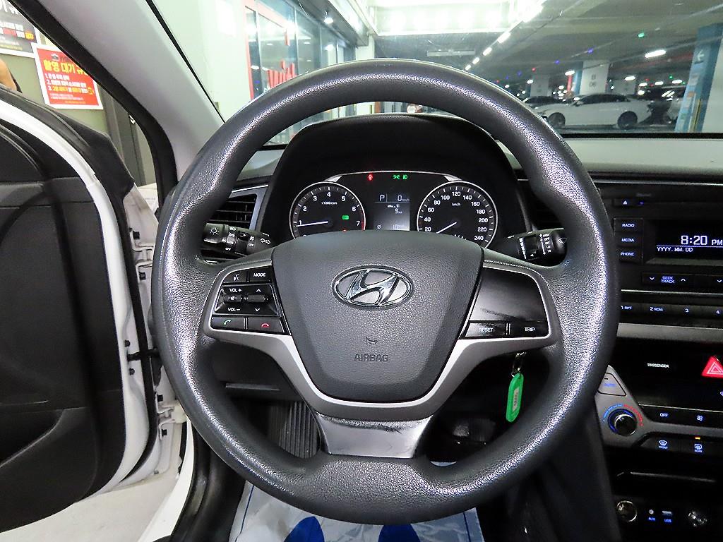 HYUNDAI Avante - Vista 8
