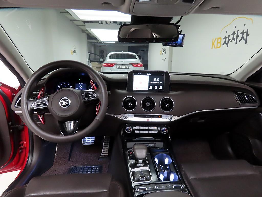 KIA Stinger - Vista 8