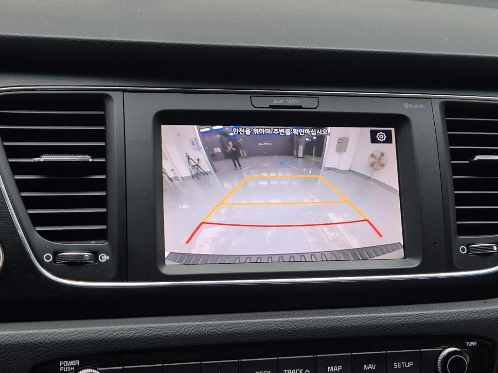 KIA Carnival - Vista 11