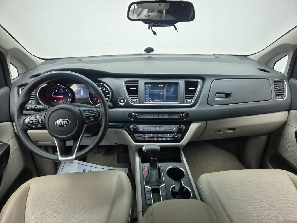 KIA Carnival - Vista 8