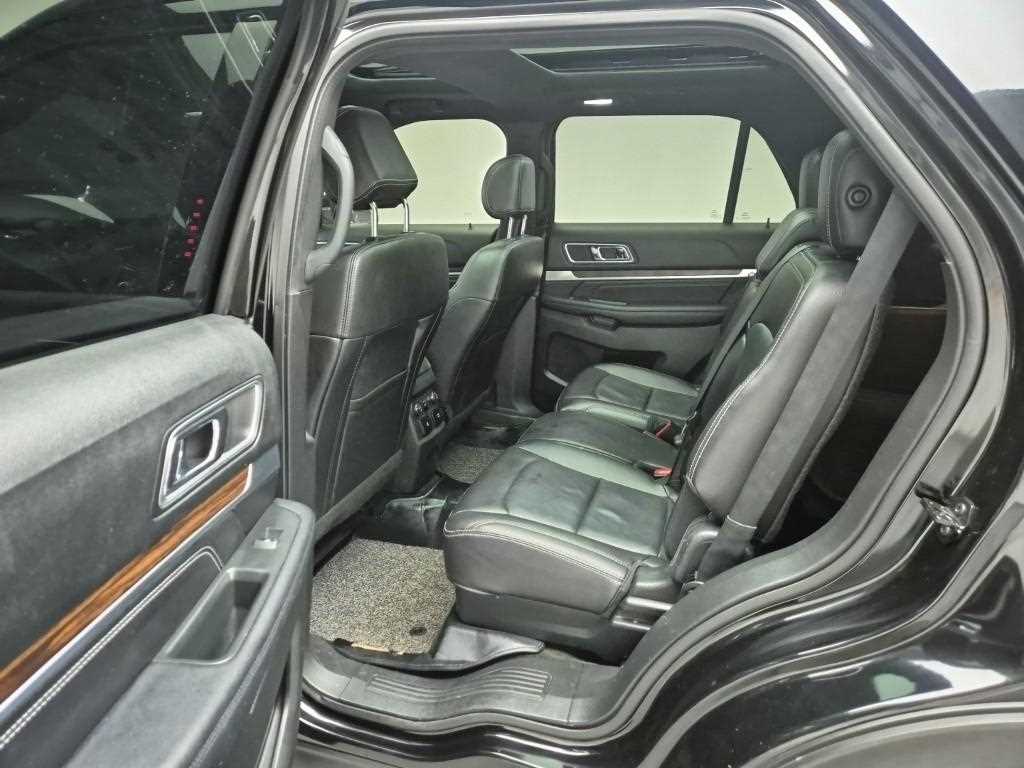 Ford Explorer - Vista 12