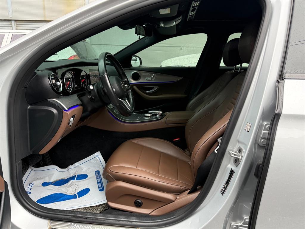 Mercedes Benz E class - Vista 5