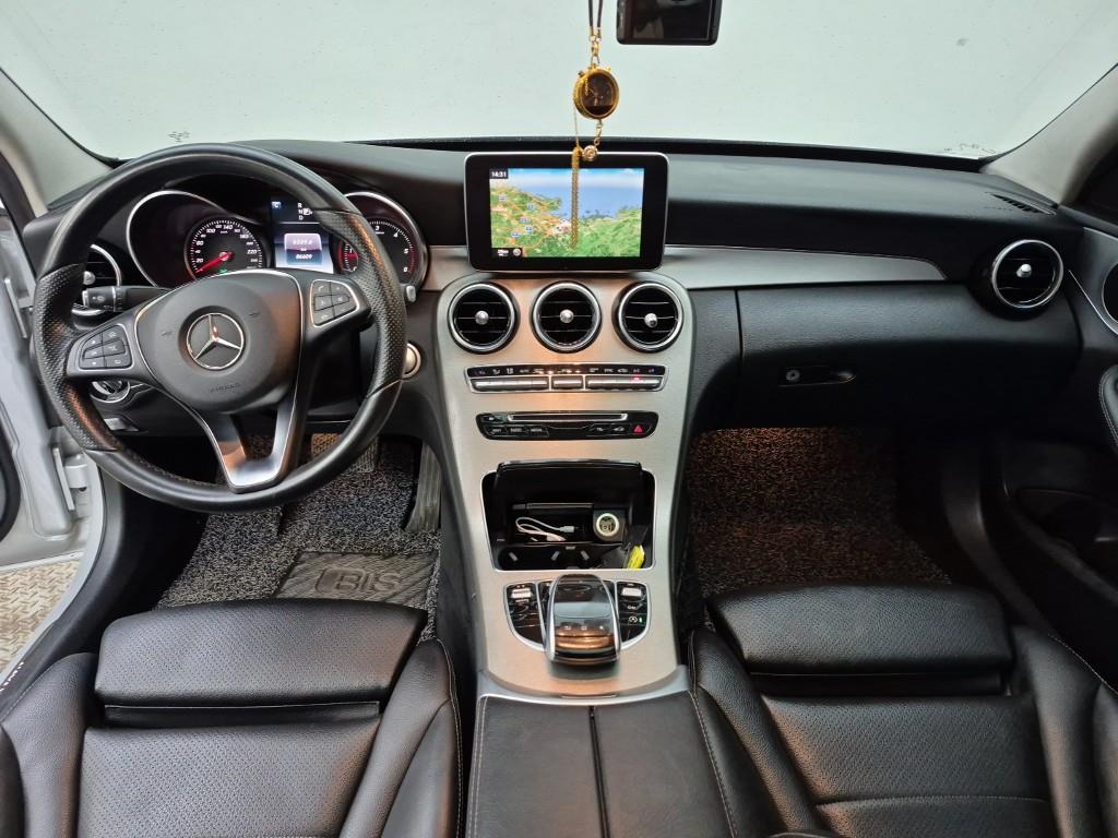 Mercedes Benz C Class - Vista 5