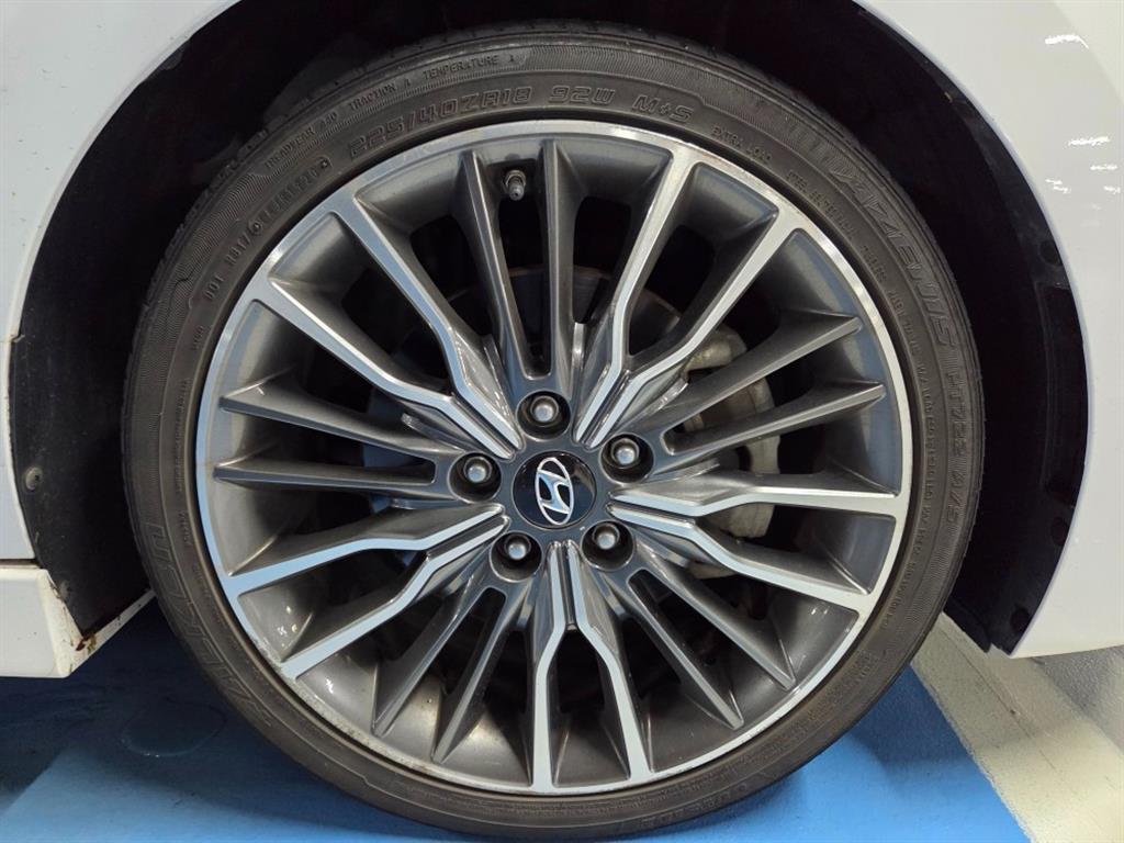 HYUNDAI Avante - Vista 8