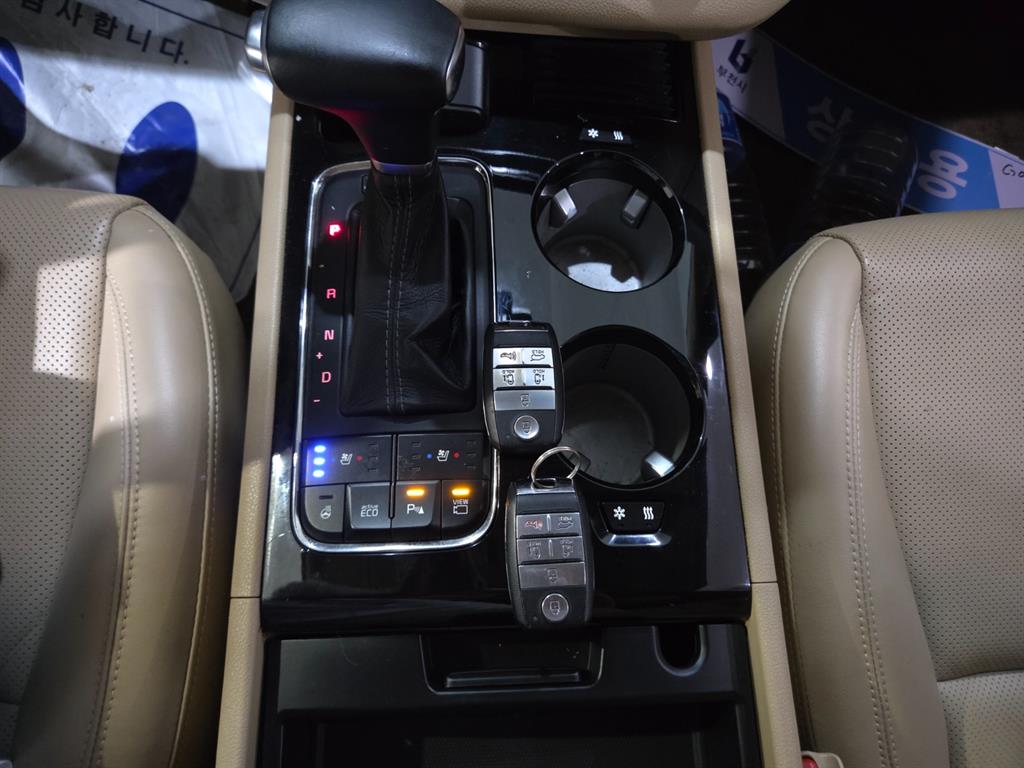 KIA Carnival 2017 Negro - Importación desde Corea - HF Imports Iquique - Foto 16