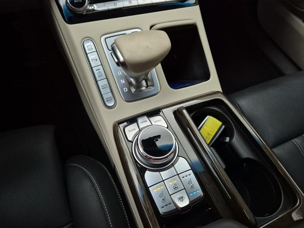 Genesis G90 - Vista 8