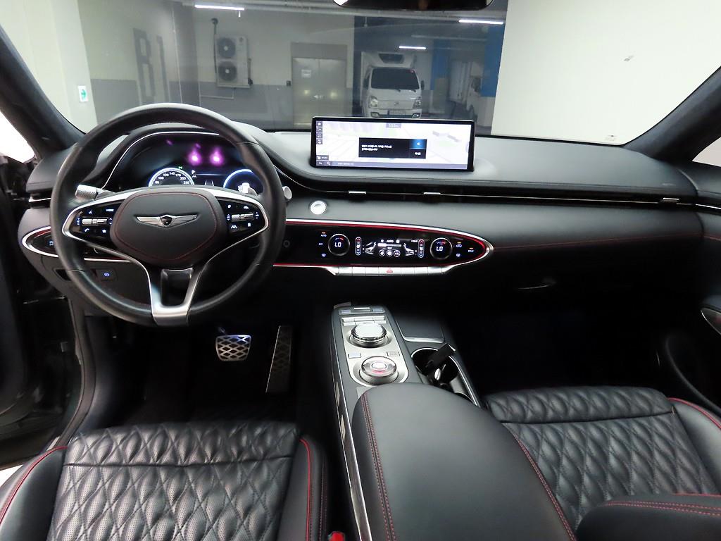 Genesis GV70 - Vista 8