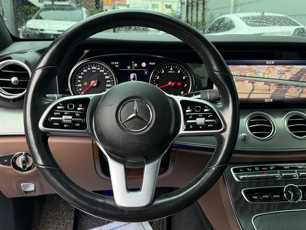 Mercedes Benz E class - Vista 8