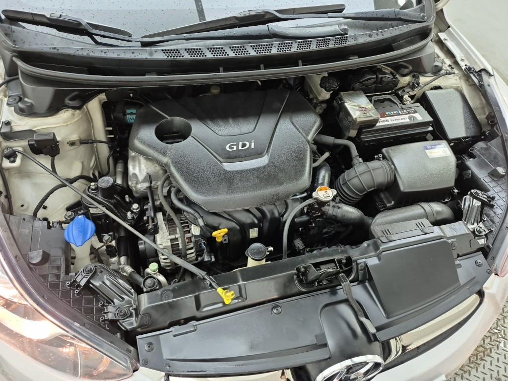 HYUNDAI Avante - Vista 6