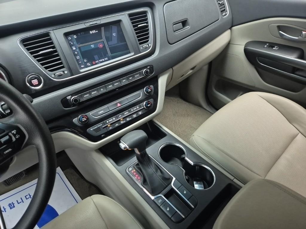 KIA Carnival - Vista 9