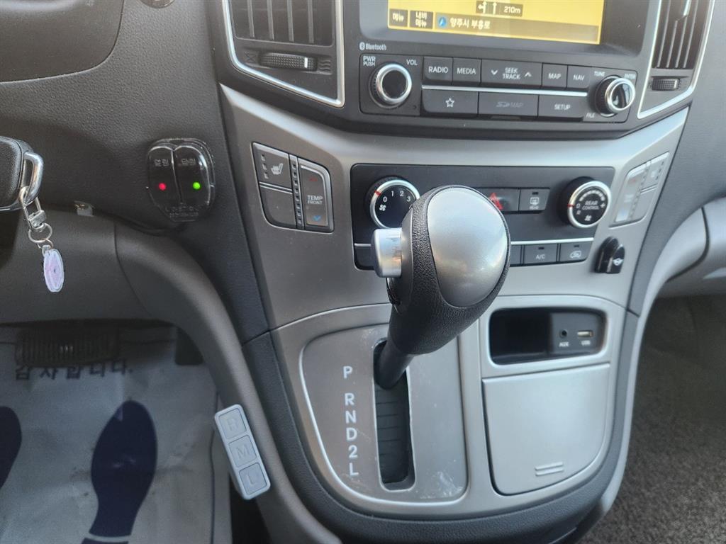 HYUNDAI Starex - Vista 8