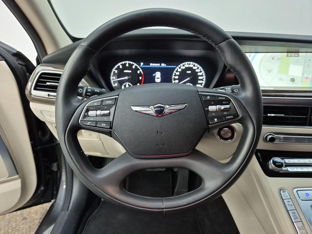 Genesis G90 - Vista 9