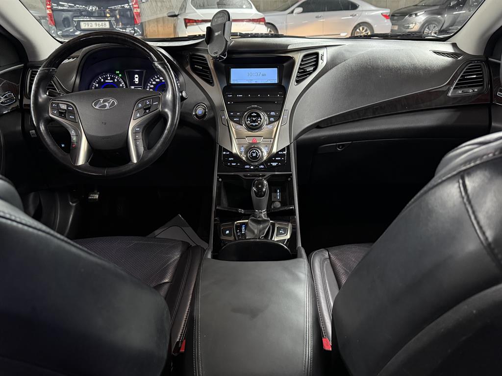 HYUNDAI Grandeur - Vista 7