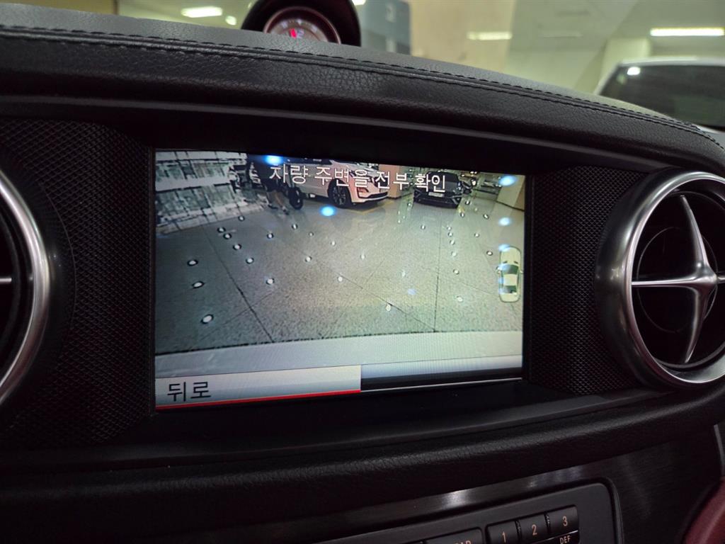 Mercedes Benz SL Class - Vista 12