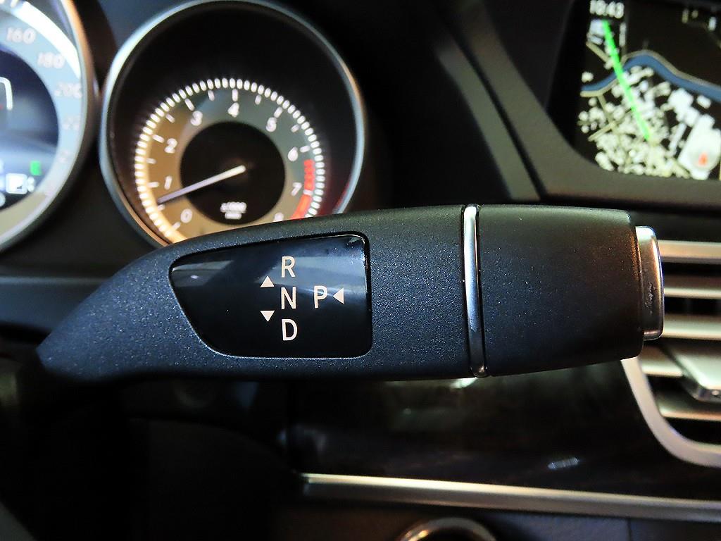 Mercedes Benz E class - Vista 12