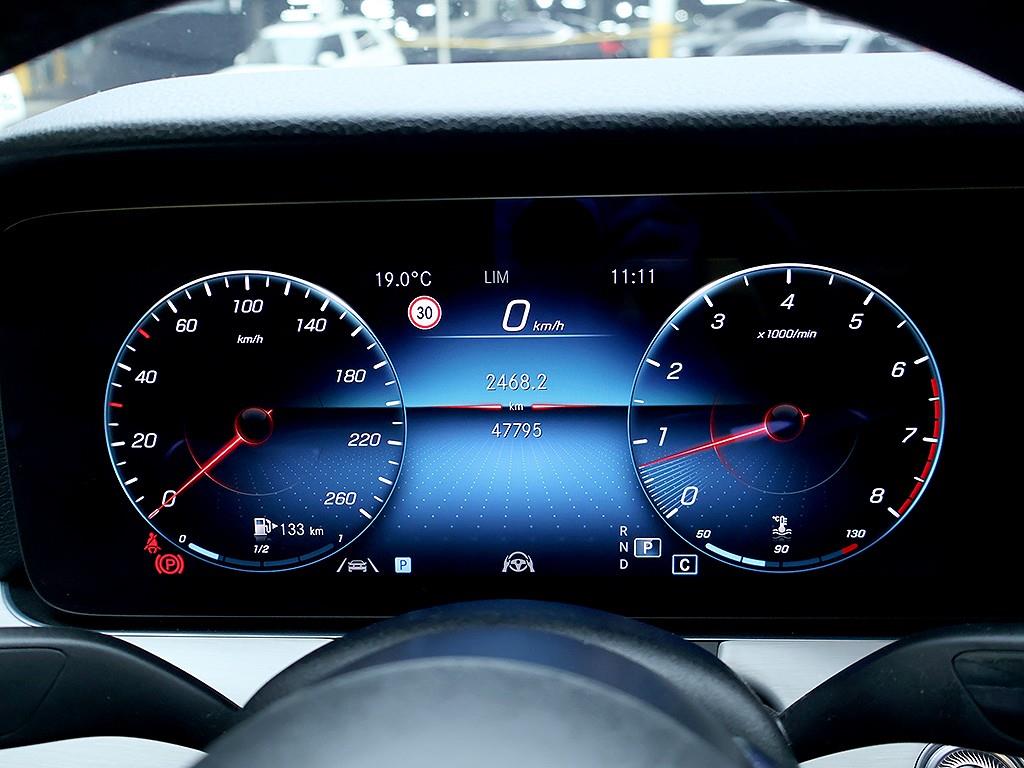 Mercedes Benz E class - Vista 11