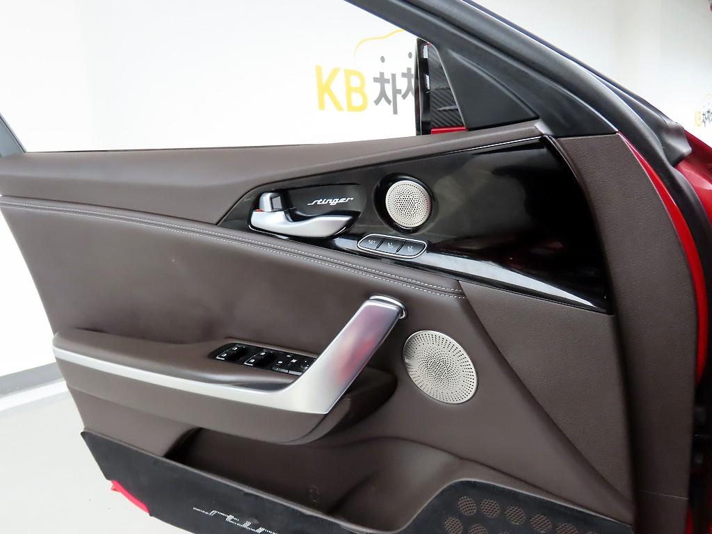 KIA Stinger - Vista 12