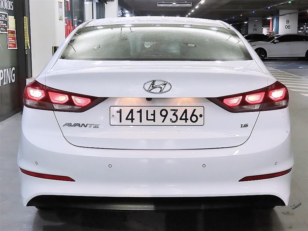 HYUNDAI Avante - Vista 5