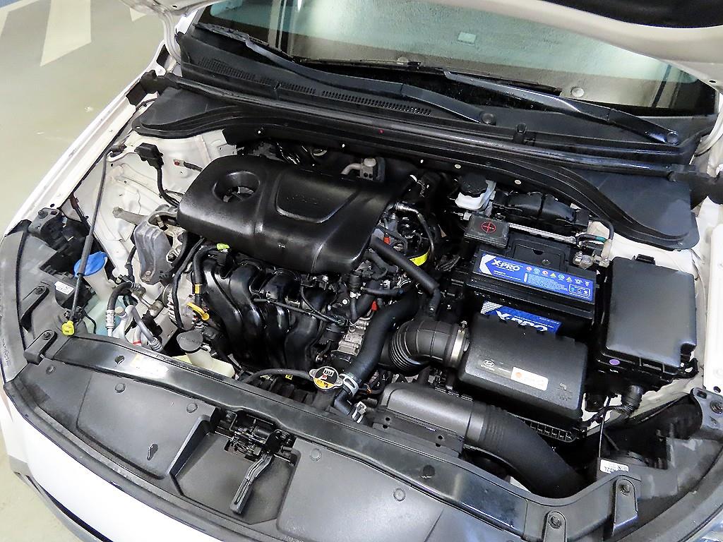 HYUNDAI Avante 2018 Blanco - Importación desde Corea - HF Imports Iquique - Foto 16