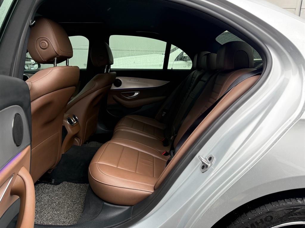 Mercedes Benz E class - Vista 6