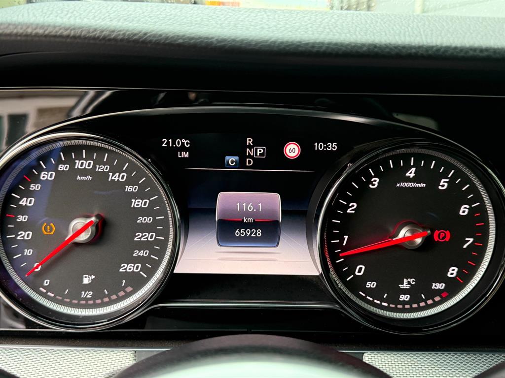 Mercedes Benz E class - Vista 9