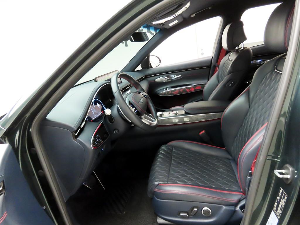 Genesis GV70 - Vista 6