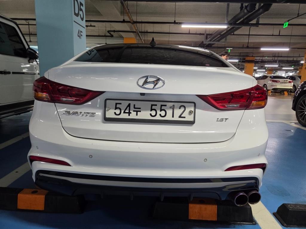 HYUNDAI Avante - Vista 5