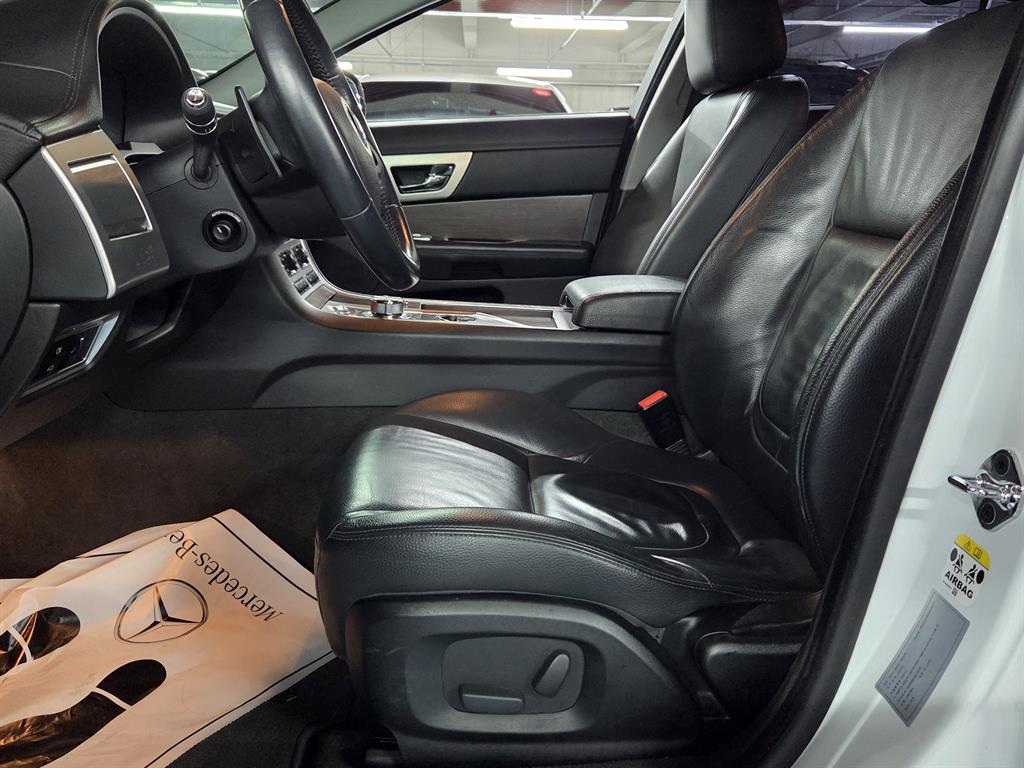 Jaguar XF - Vista 11