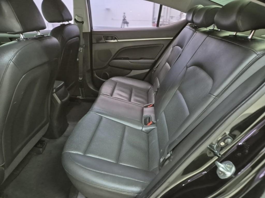 HYUNDAI Avante - Vista 12