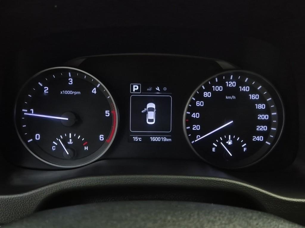 HYUNDAI Avante - Vista 6