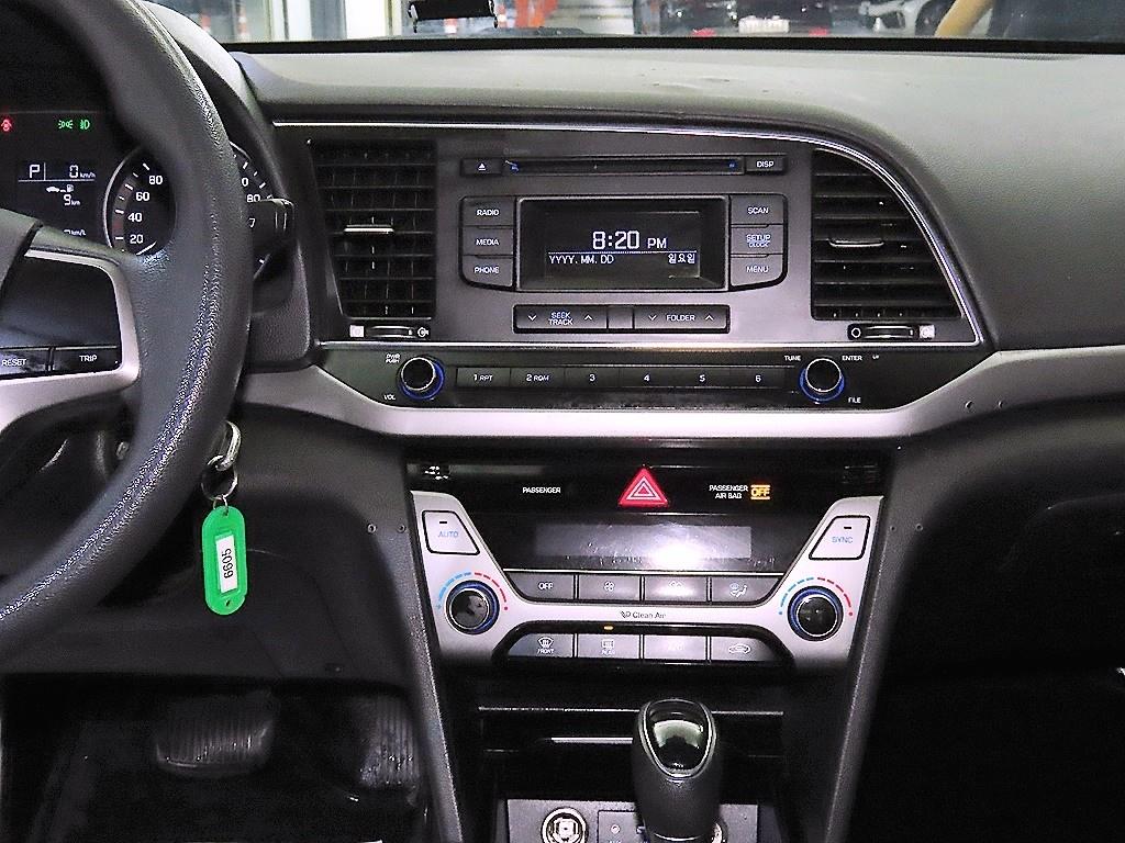 HYUNDAI Avante - Vista 11