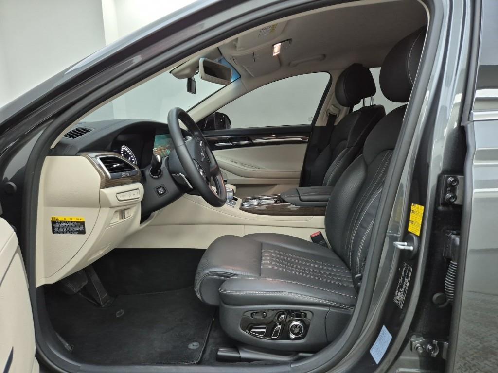 Genesis G90 - Vista 11