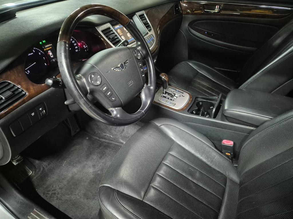 HYUNDAI Genesis - Vista 8