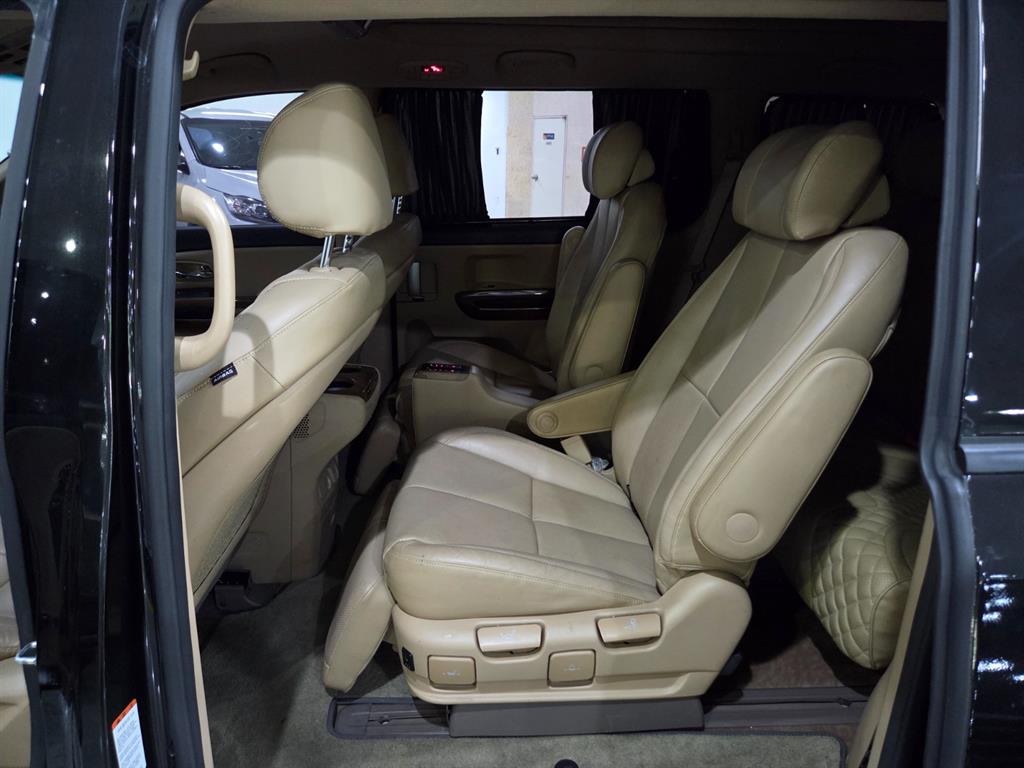 KIA Carnival - Vista 9