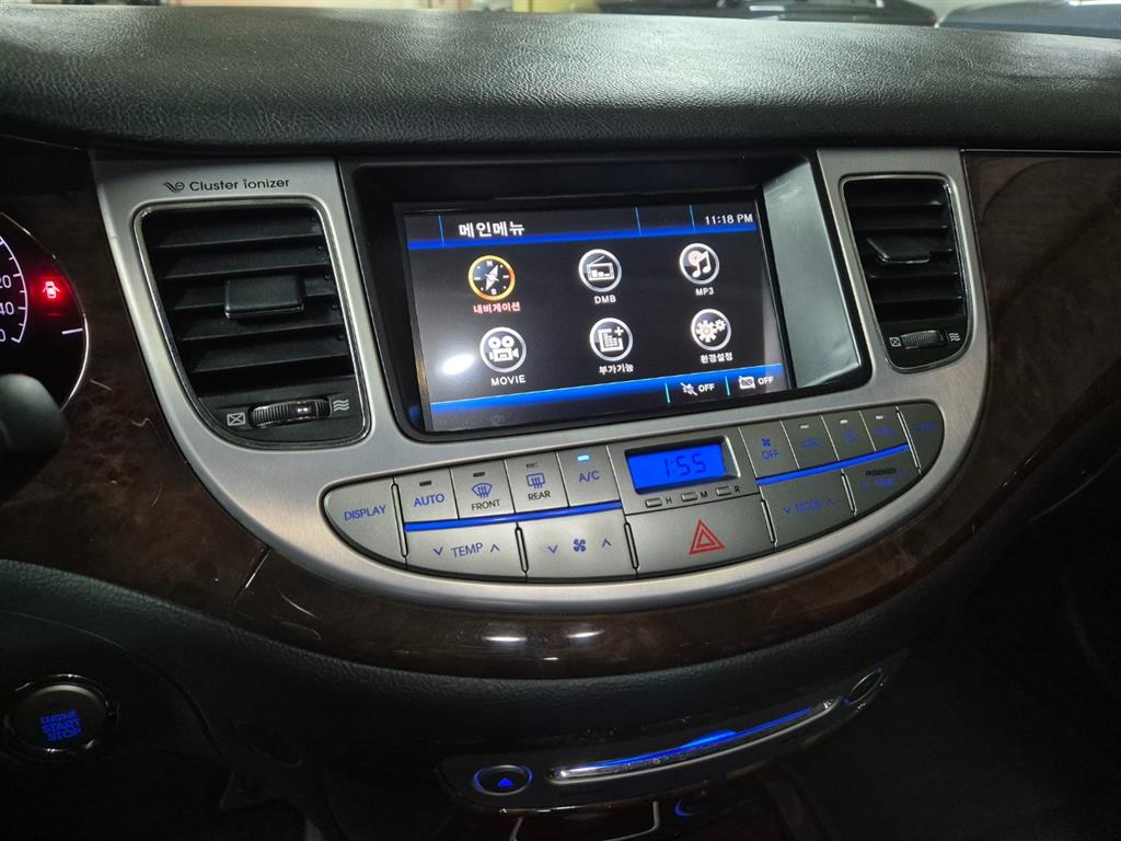 HYUNDAI Genesis - Vista 11