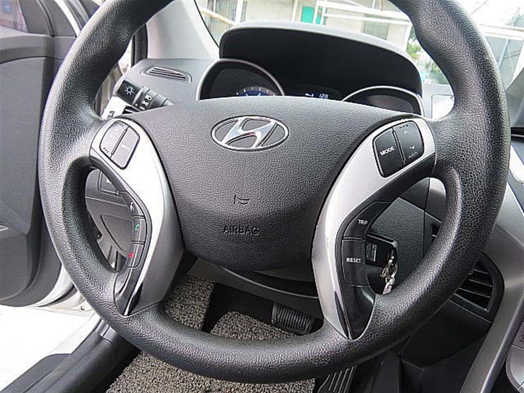 HYUNDAI Avante 2011 Gris - Importación desde Corea - HF Imports Iquique - Foto 9