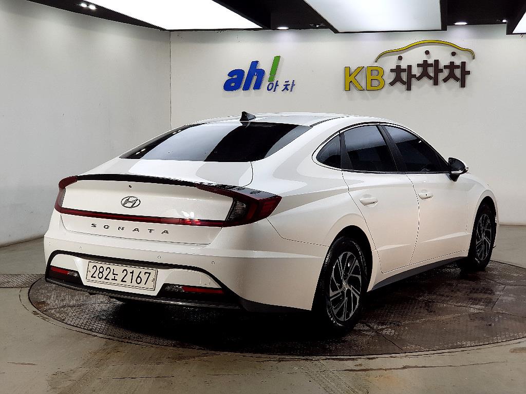 HYUNDAI Sonata - Vista 4