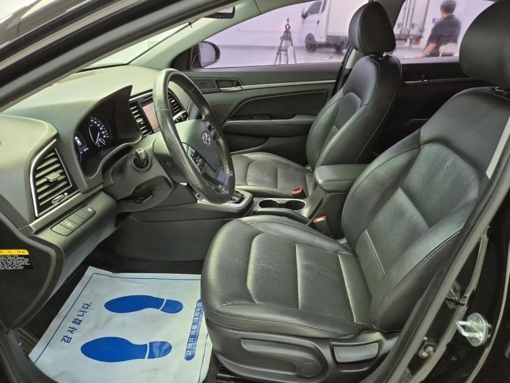 HYUNDAI Avante - Vista 11