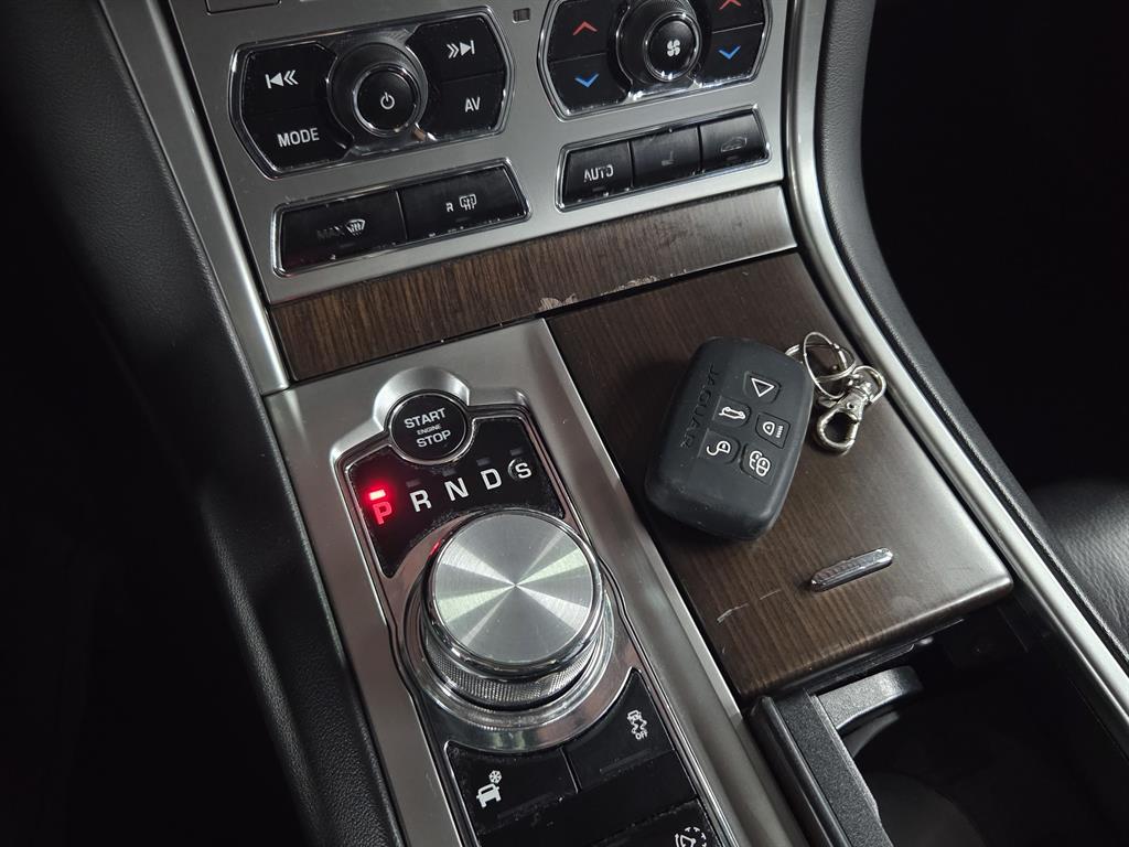 Jaguar XF - Vista 12