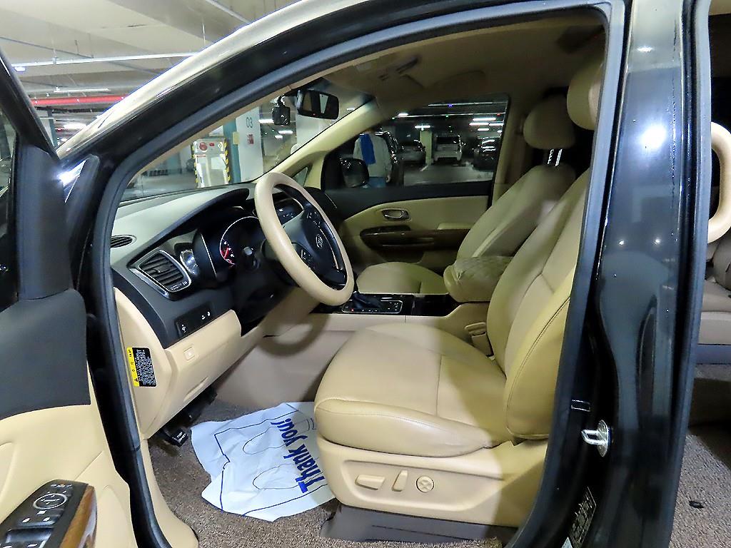 KIA Carnival - Vista 6