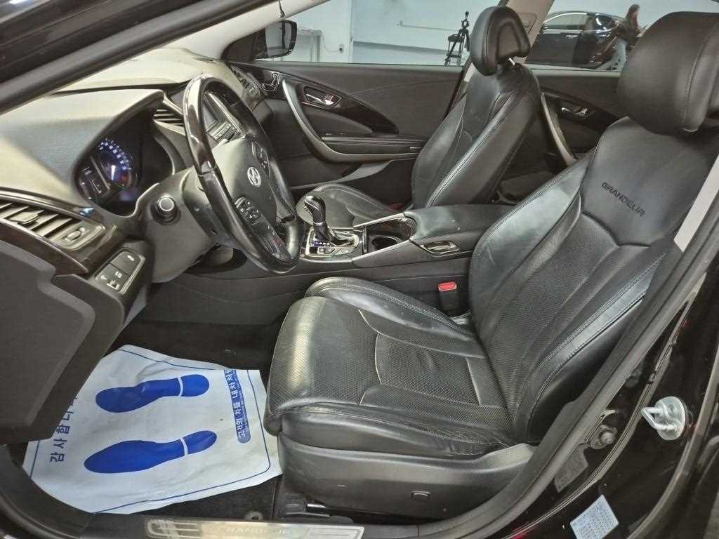 HYUNDAI Grandeur - Vista 11